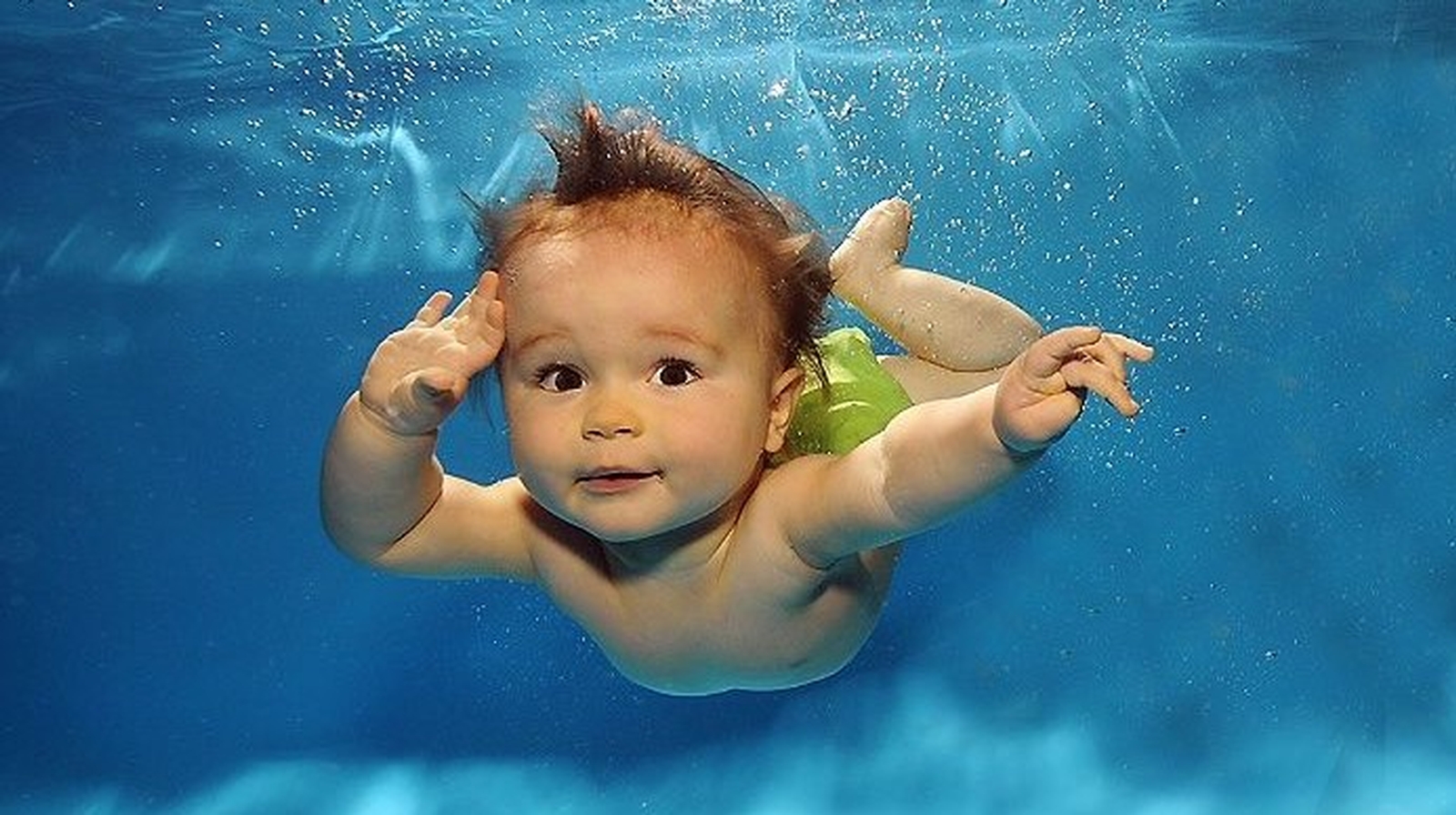 ارتباط نوزادان و کودکان با شنا و محیط‌های آبی